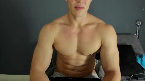 Snapshot of recce_taylor4 chatting on October 29, 1:52 am twitter REECET26 instagram RECCETAYLOR online show from October 29, 1:52 am