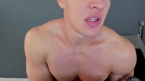 Snapshot of recce_taylor4 chatting on October 29, 3:25 pm twitter REECET26 instagram RECCETAYLOR online show from October 29, 3:25 pm