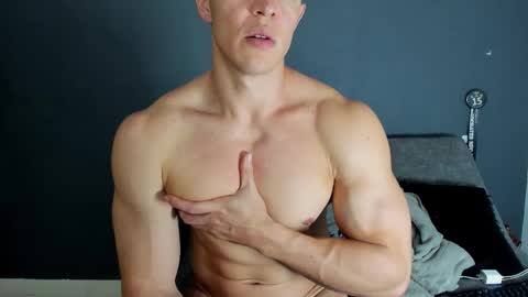 Snapshot of recce_taylor4 chatting on November 1, 3:52 am twitter REECET26 instagram RECCETAYLOR online show from November 1, 3:52 am