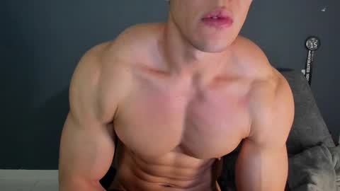 Snapshot of recce_taylor4 chatting on November 7, 3:39 am twitter REECET26 instagram RECCETAYLOR online show from November 7, 3:39 am