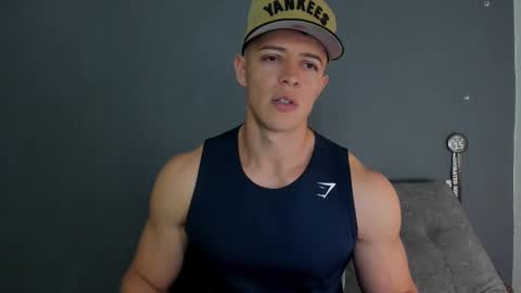 Snapshot of recce_taylor4 chatting on November 9, 2:21 am twitter REECET26 instagram RECCETAYLOR online show from November 9, 2:21 am