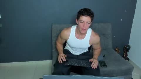Snapshot of recce_taylor4 chatting on July 6, 3:47 am twitter REECET26 instagram RECCETAYLOR online show from July 6, 3:47 am