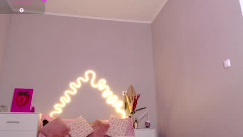 Snapshot of red__candy chatting on December 6, 3:55 pm red__candy online show from December 6, 3:55 pm