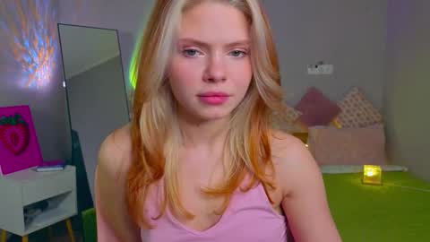 Snapshot of red__candy chatting on November 12, 12:05 pm red__candy online show from November 12, 12:05 pm