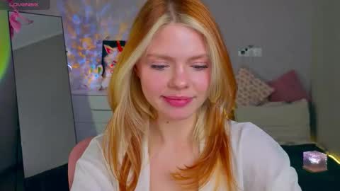 Snapshot of red__candy chatting on November 26, 12:17 pm red__candy online show from November 26, 12:17 pm