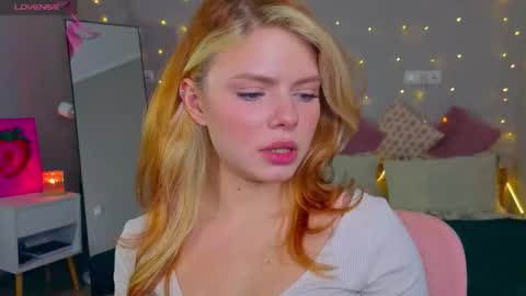 Snapshot of red__candy chatting on December 2, 9:25 am red__candy online show from December 2, 9:25 am