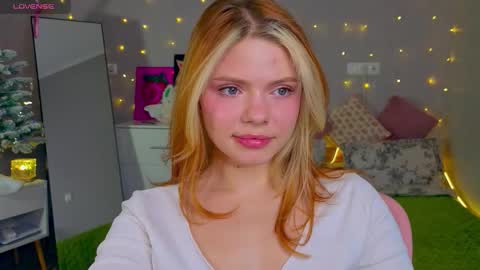 Snapshot of red__candy chatting on December 15, 2:10 pm red__candy online show from December 15, 2:10 pm