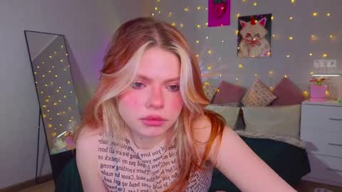 Snapshot of red__candy chatting on April 2, 4:59 pm red__candy online show from April 2, 4:59 pm
