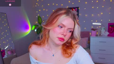 Snapshot of red__candy chatting on April 12, 11:04 am red__candy online show from April 12, 11:04 am