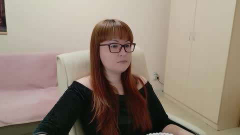 Snapshot of red_fox777 chatting on December 4, 11:46 pm Lisa online show from December 4, 11:46 pm