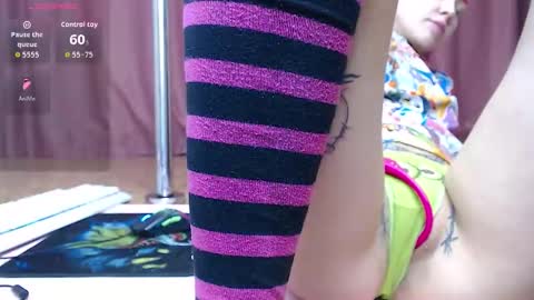 Snapshot of red_fox9595 chatting on November 17, 5:57 am RED FOX online show from November 17, 5:57 am