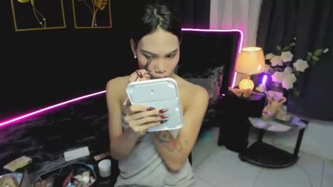 danika linn online show from November 8, 1:50 am