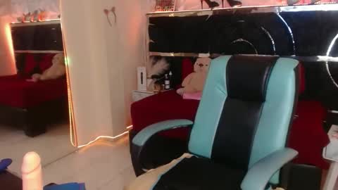 Snapshot of red_moon_2 chatting on February 4, 12:16 am Lunaaaaa online show from February 4, 12:16 am