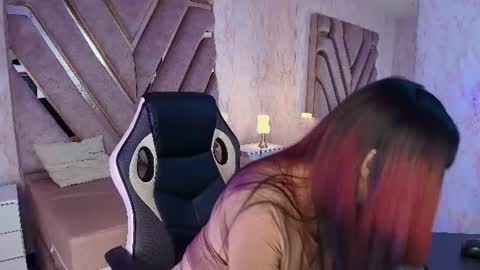 red_pandaa online show from June 23, 3:59 am