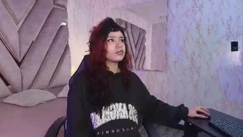 red_pandaa online show from July 28, 3:13 am