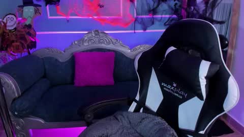 Snapshot of red_star8 chatting on October 30, 11:22 am online show from October 30, 11:22 am