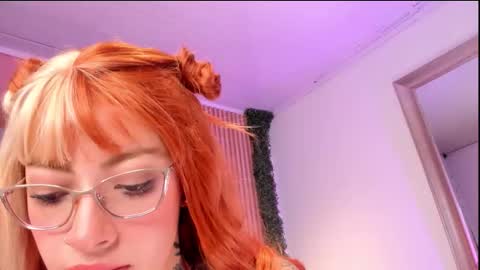 Snapshot of red_velvet____ chatting on November 26, 8:43 pm Stefany online show from November 26, 8:43 pm