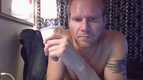 Snapshot of reddaddy80 chatting on October 20, 2:12 am Red Daddy online show from October 20, 2:12 am