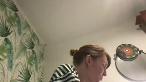 Snapshot of redfoxofficial chatting on December 5, 6:26 pm Redfox online show from December 5, 6:26 pm