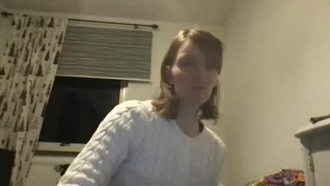 Snapshot of redfoxofficial chatting on December 16, 9:42 pm Redfox online show from December 16, 9:42 pm