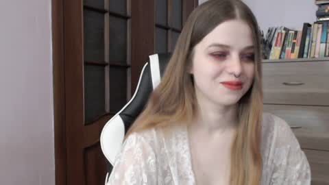 Lily online show from December 27, 3:09 am