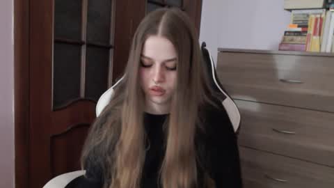 Lily online show from November 9, 2:10 am