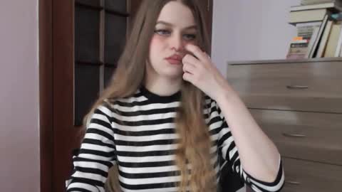 Lily online show from December 1, 2:05 am