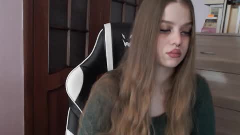 Lily online show from December 4, 2:21 am