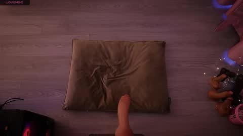 Snapshot of redhead_shark chatting on January 18, 1:15 pm Redhead Shark online show from January 18, 1:15 pm