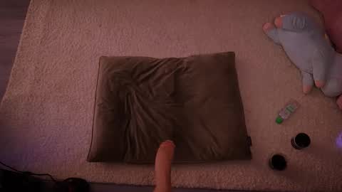 Snapshot of redhead_shark chatting on February 16, 1:18 pm Redhead Shark online show from February 16, 1:18 pm