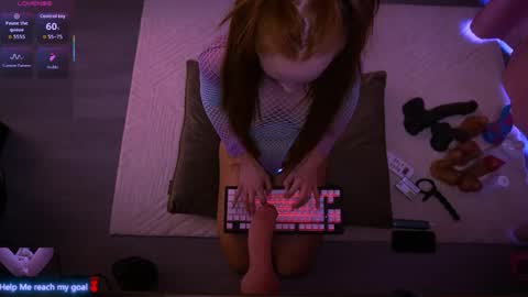 Snapshot of redhead_shark chatting on May 18, 12:33 pm Redhead Shark online show from May 18, 12:33 pm