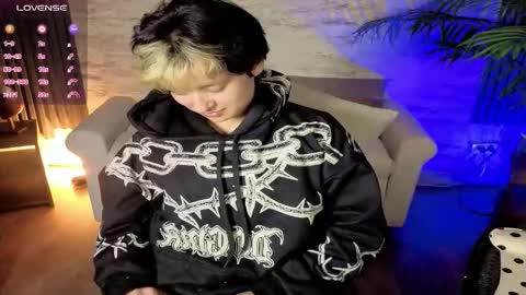 redhood_1_ online show from March 13, 12:12 pm