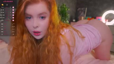 Snapshot of redhotvixen_ chatting on November 24, 11:37 pm Sofia online show from November 24, 11:37 pm