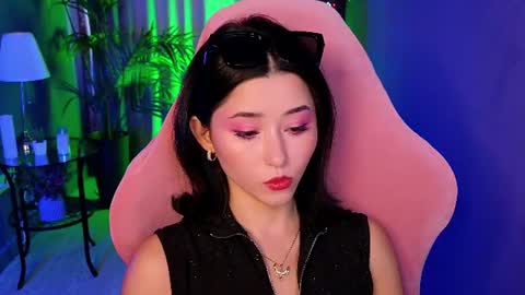 Snapshot of redmidnight_ chatting on June 19, 3:38 pm Kiara online show from June 19, 3:38 pm