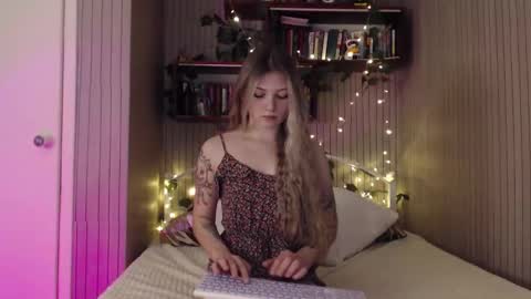 Snapshot of redmoonhead chatting on December 4, 9:18 am Ana online show from December 4, 9:18 am