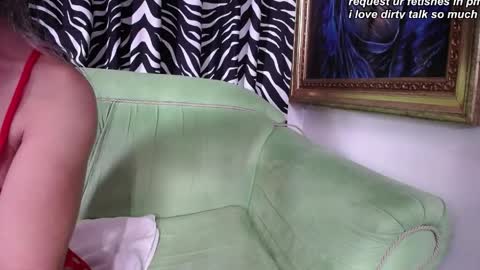Snapshot of redroomxx chatting on May 30, 5:10 pm MIA online show from May 30, 5:10 pm