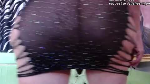 Snapshot of redroomxx chatting on July 28, 5:01 pm MIA online show from July 28, 5:01 pm