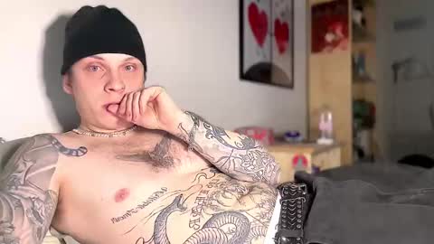 Snapshot of redrumbackwards chatting on January 12, 8:36 am redrum online show from January 12, 8:36 am