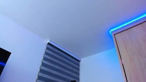 Snapshot of redski77 chatting on December 29, 9:17 am redski77 online show from December 29, 9:17 am