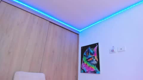 Snapshot of redski77 chatting on February 5, 9:15 am redski77 online show from February 5, 9:15 am