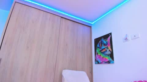 Snapshot of redski77 chatting on February 23, 9:22 am redski77 online show from February 23, 9:22 am