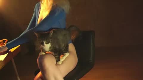 Snapshot of redsparrow__ chatting on February 16, 5:15 pm Red online show from February 16, 5:15 pm