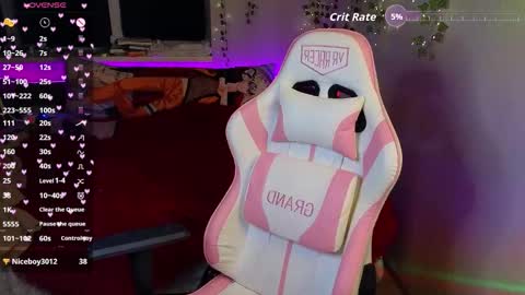 Snapshot of redvelveten chatting on November 25, 2:28 pm Ronnie online show from November 25, 2:28 pm