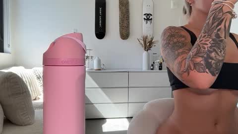 Snapshot of reecemariexx chatting on February 11, 5:18 pm reecemariexx online show from February 11, 5:18 pm