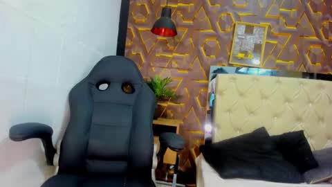 Snapshot of reed_kitty chatting on December 2, 12:21 pm reed_kitty online show from December 2, 12:21 pm