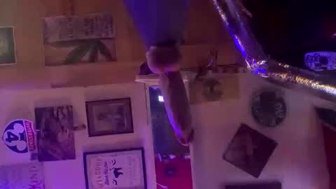 Snapshot of reeferleefer chatting on December 19, 4:08 am Lee online show from December 19, 4:08 am