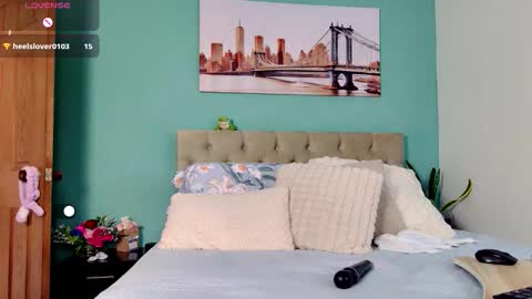 Snapshot of reese_yanella chatting on October 8, 4:59 pm Yanella online show from October 8, 4:59 pm
