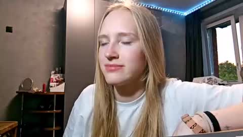 Mia online show from July 30, 4:06 pm