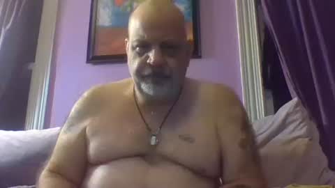 Snapshot of reggieroux chatting on October 12, 7:51 am reggie online show from October 12, 7:51 am