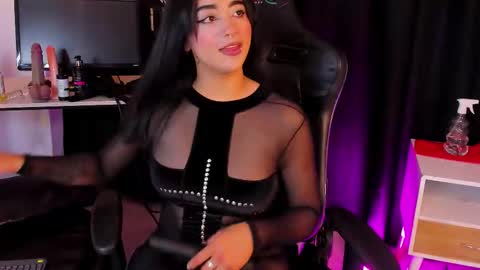 Snapshot of regina_storm chatting on October 28, 2:59 am online show from October 28, 2:59 am